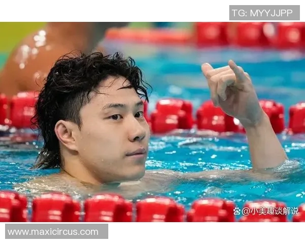 水上足球场上的梦想与挑战：球星们如何在水面上书写传奇